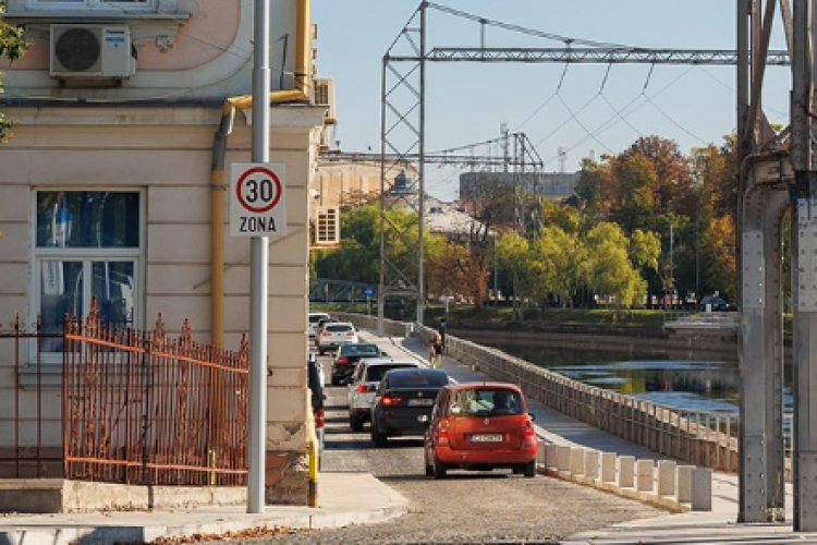 Atenție șoferi! Limitatorul de înălțime de pe strada Mamaia a intrat în funcțiune/Barierele pot fi controlate de la distanță în cazul unei urgențe