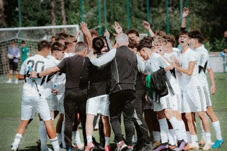 4 din 4 pentru Academia FC Universitatea Cluj!”  „U” s-a înscris în șirul select al echipelor care s-au calificat în play-off, la nivel de juniori