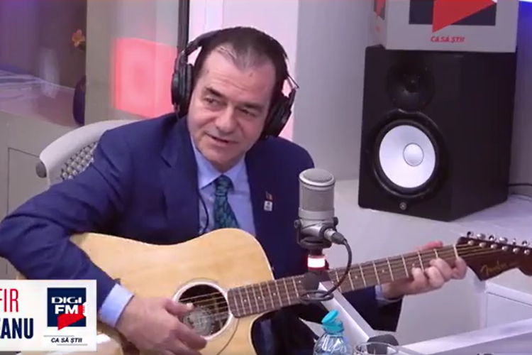 VIDEO Ludovic Orban, moment senzațional la Digi FM. A cântat LIVE „My Way” și „Epilog de la Vama”, la care s-a acompaniat și la chitară 