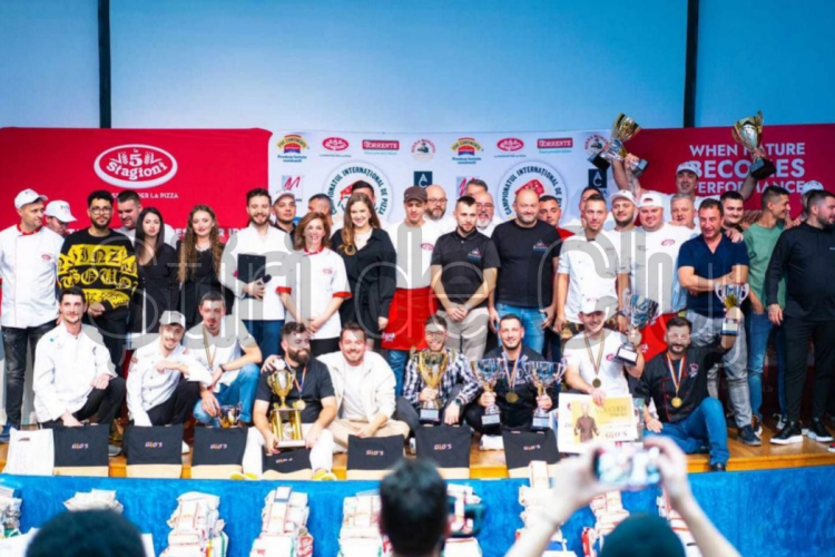 Un clujean a câștigat AURUL la Campionatul Internațional de Pizza și va reprezenta România la mondiale!Pizza câștigătoare poate fi testată la Cluj FOTO