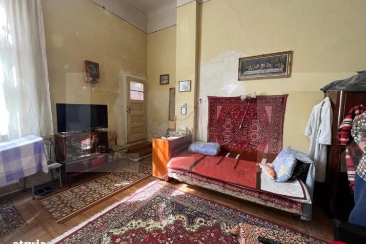 FOTO. Apartament în stil „vintage” din centrul Clujului, scos la vânzare cu 185.000 euro. Are 45 mp și trebuie renovat