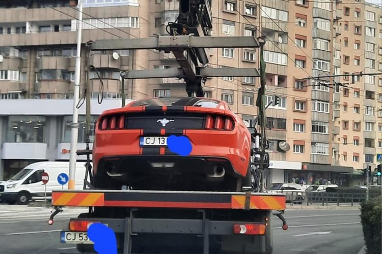 Bolid de lux, ridicat de pe o stradă din Cluj-Napoca! Nici bijuteriile pe patru roți nu scapă din „ghearele” Serviciului de Ridicări Auto