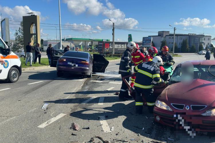 Cum s-a produs accidentul din Cluj, în urma căruia 5 persoane au ajuns la spital? Un bărbat de 75 de ani nu a acordat prioritate 