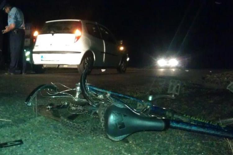 Biciclist clujean, în stare CRITICĂ, după impactul FRONTAL cu o mașină