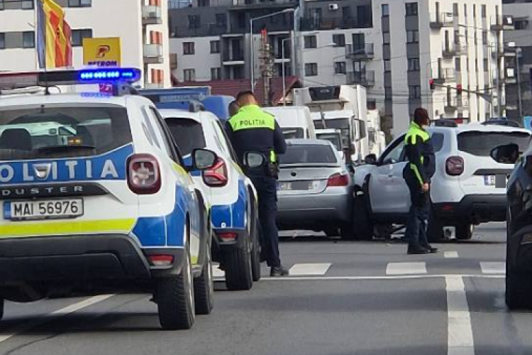 Cluj: Două mașini au fost implicate într-un accident în Baciu / Circulația este îngreunată - FOTO