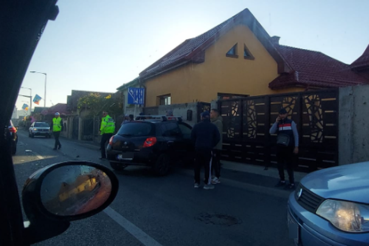 Cluj: Accident rutier în Florești. O mașină a intrat în gardul unei case 