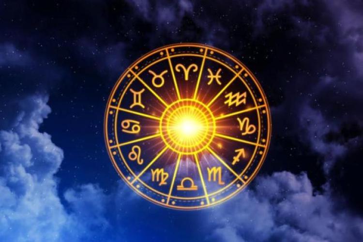 Horoscop: Destinul strălucește în noiembrie pentru trei zodii. Iubirea și prosperitatea bat la ușă / Nu vor avea griji materiale sau surprize neplăcute