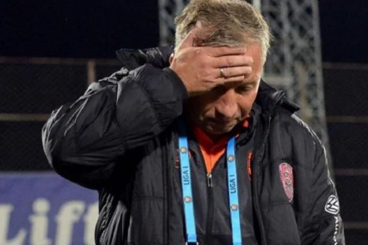 GEST URÂT al fanilor dinamoviști la partida cu CFR Cluj. Au adus un afiș cu cel care i-a distrus căsnicia lui Dan Petrescu