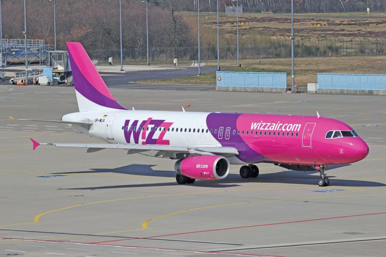 INCIDENT pe zborul WizzAir Cluj-Barcelona! Echipajul a avut nevoie de îngrijiri medicale, după ce a inhalat un miros ciudat, pătruns în cabină