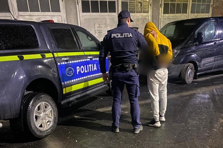 Unul dintre adolescenții din Cluj care au omorât o pisicuță cu pietre, după ce au schingiuit-o, a fost reținut de polițiști