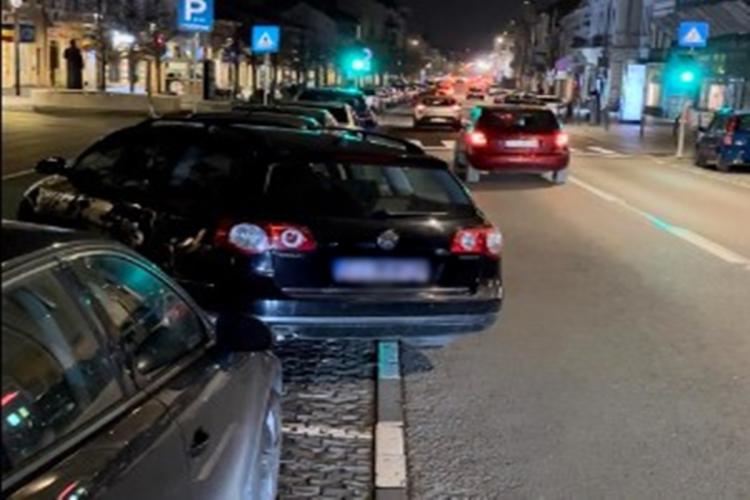 Un șofer a reușit să deranjeze tot traficul pe o stradă din Cluj. A pus la încercare răbdarea participanților în trafic: „Rușine”