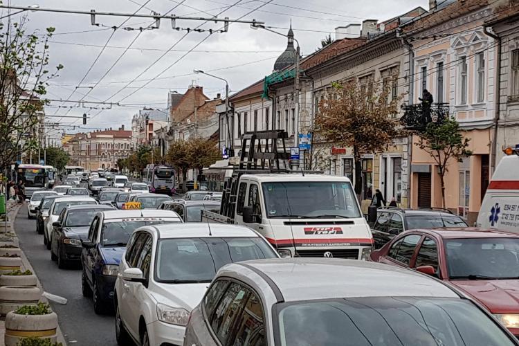 Șofer din Cluj, șicanat în trafic de un pensionar beat criță! Clujeanul „turmentat” a evitat milimetric două accidente, în timp ce făcea „turul” orașului