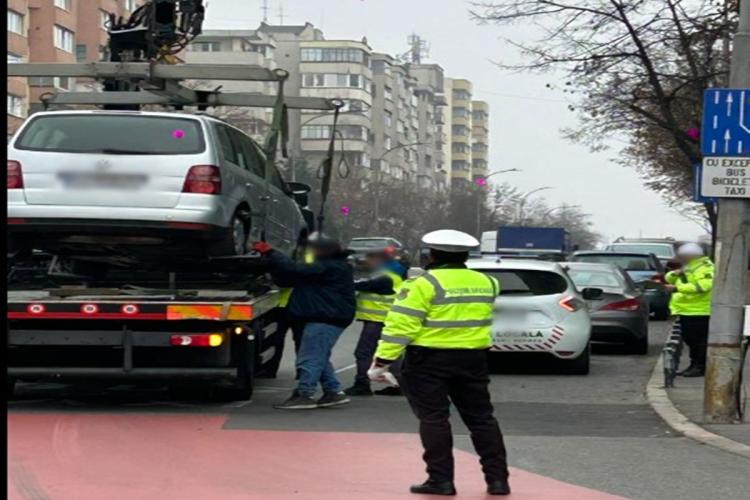 Acțiune fulger a Poliției Locale din Cluj! Șoferii care parchează ilegal s-au trezit cu mașinile ridicate 