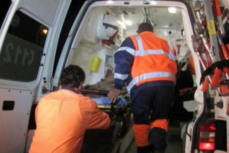 Clujeancă, salvată de pompieri! Vecinii au dat alarma după ce femeia nu fusese văzută de câteva zile/A fost transportată la spital 