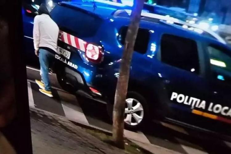 Un om al străzii cu proteză la picior și sub influența băuturilor alcoolice a furat o mașină a poliției. Unde a fost prins de polițiști 