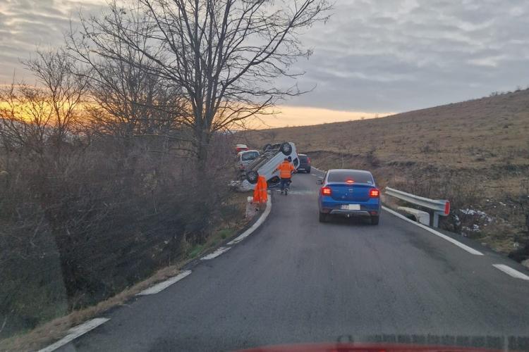 Accident spectaculos pe centura Florești - Grigorescu. O mașină s-a răsturnat pe carosabil - FOTO