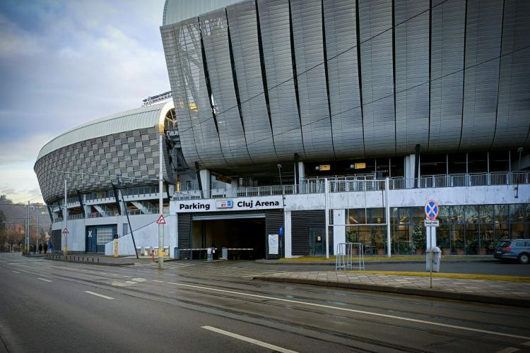 Incident violent la Cluj Arena! Un paznic a fost împins peste un gard metalic de un șofer nervos