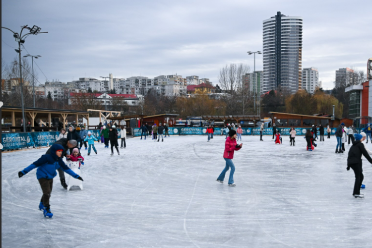 S-a deschis cel mai mare patinoar din Cluj! Vezi programul zilnic și tarifele pentru iarna 2024-2025