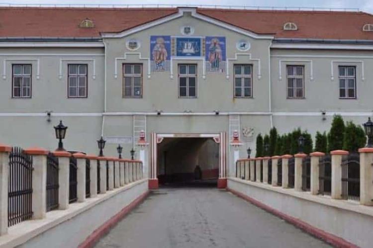 Cluj: Deținut de la Penitenciarul Gherla, supărat foc că nu mai primește vizite, după ce a spart un televizor