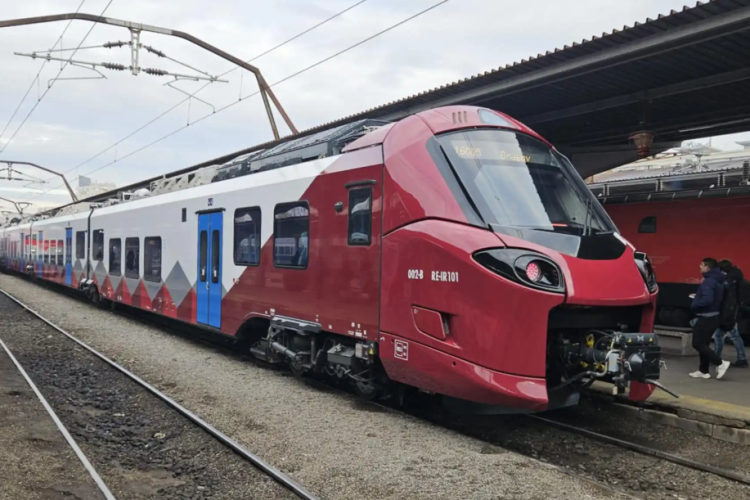 Noul tren Alstom cumpărat de România a fost pus în circulație. Când vor ajunge trenurile care merg cu 160 km/h și pe rutele din Cluj