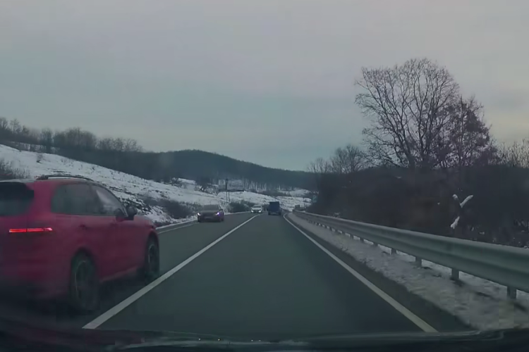 La un pas de tragedie pe un drum din Cluj! O șoferiță a fost pe cale să sfârșească tragic: ,,Linie continuă, curbă. Se grăbea” - VIDEO 