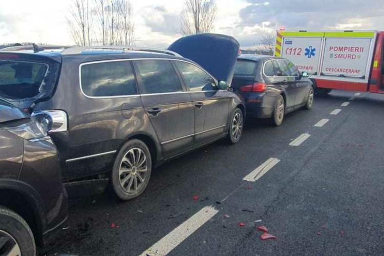 Accident în lanț pe șoselele înghețate! Zeci de vehicule implicate, traficul este paralizat 