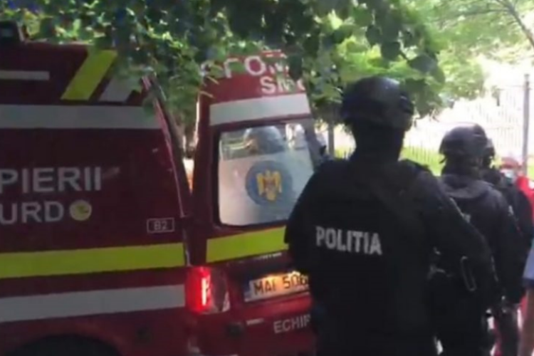 Un bărbat cu probleme psihice din Cluj a amenințat polițiștii cu arme! Forțele de ordine au tras un foc/A intervenit Serviciul pentru Acțiuni Speciale