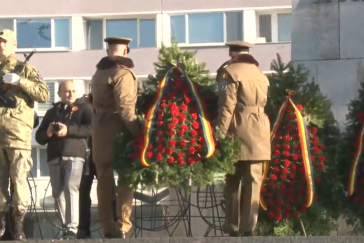 Ziua Națională a României, celebrată cu fast la Cluj-Napoca! Ceremonia de depunere de jerbe și flori, în Piața Mihai Viteazu a început