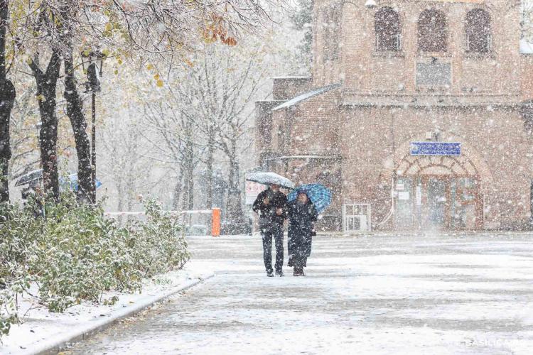 Meteorologii au anunțat ninsori și lapoviță în mai multe zone din țară. La Cluj urmează ca iarna să-și intre în drepturi 