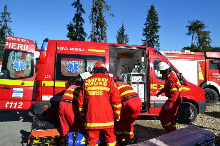 Accident grav între un camion și un microbuz. Șase persoane au fost implicate. Echipajele SMURD au intervenit de urgență 