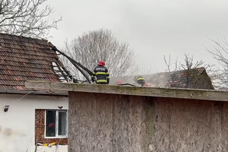 Incendiu TRAGIC în Cluj! Un bărbat a murit carbonizat în propria casă. A aterizat elicopterul SMURD - VIDEO 