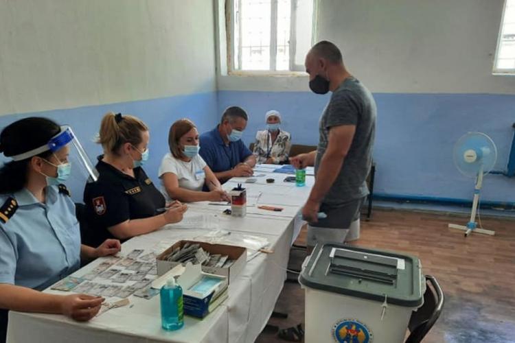 Mii de deținuți au votat la alegerile parlamentare. Unităţilor penitenciare le-au fost arondate peste 100 de secţii de votare 