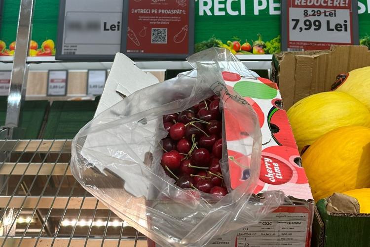 Cât costă cireșele din Africa de Sud dintr-un supermarket din Cluj. Prețul i-a șocat pe cumpărători