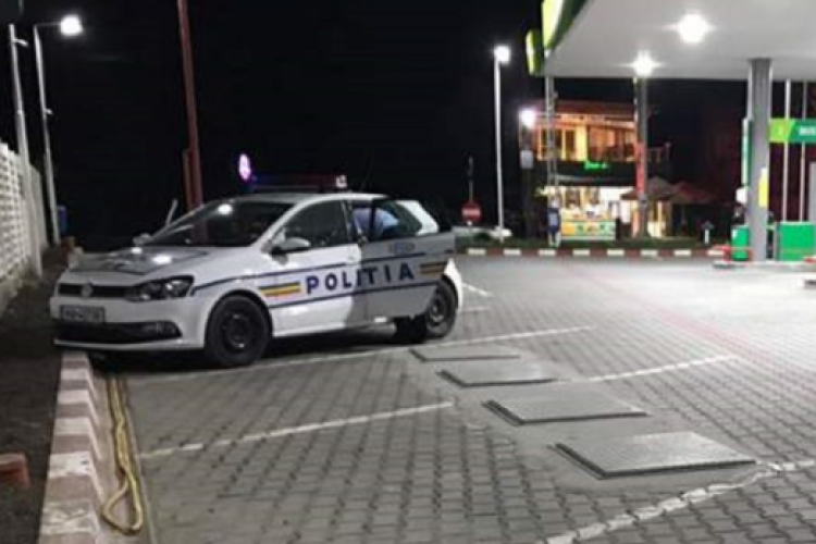 Întâmplare șocantă într-o benzinărie din Cluj! Un individ a intrat peste o femeie în mașină să o jefuiască: ,,Să vă închideți bine mașinile”