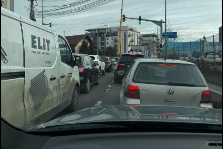 Trafic blocat pe o stradă din Cluj! Cozi interminabile și nervi întiși la maxim: „Este o bătaie de joc”