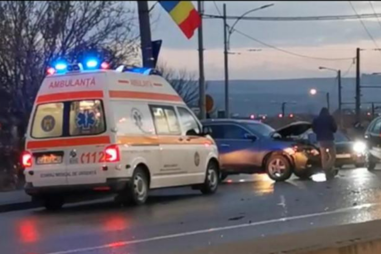 Accident pe strada Traian Vuia din Cluj-Napoca: trei mașini au fost implicate. Atenție, se aglomerează spre Someșeni!