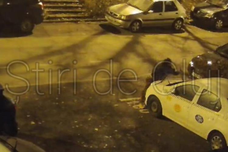 Individul care a distrus 25 de mașini într-un cartier din Cluj-Napoca a fost reținut de polițiști! Locuința bărbatului a fost percheziționată - VIDEO 