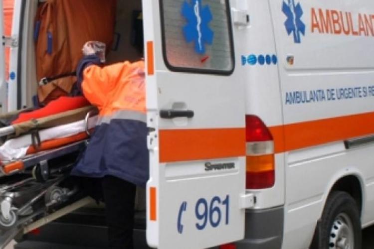 Femeie bătută cu o cruce de un tânăr de 19 ani, internată în stare gravă la spital! Polițiștii au intervenit de urgență