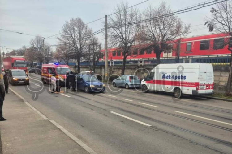 Încă un accident pe strada Căii Ferate din Cluj: O femeie a fost lovită în timp ce traversa. Localnicii, revoltați că nu se face nimic FOTO/VIDEO 