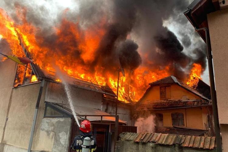 Tragedie de Crăciun! O femeie a murit din cauza unui incendiu devastator. Medicii nu au mai putut face nimic