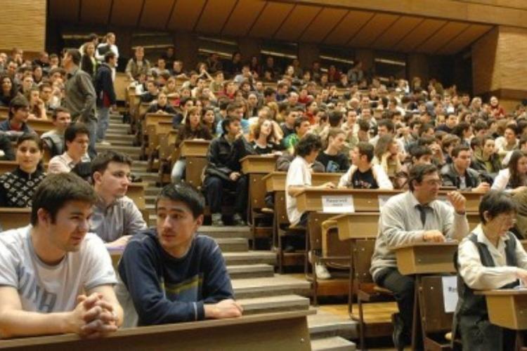 Studenții iau atitudine față de proiectul prin care Guvernul vrea să taie din facilitățile la transport și să „înghețe” bursele