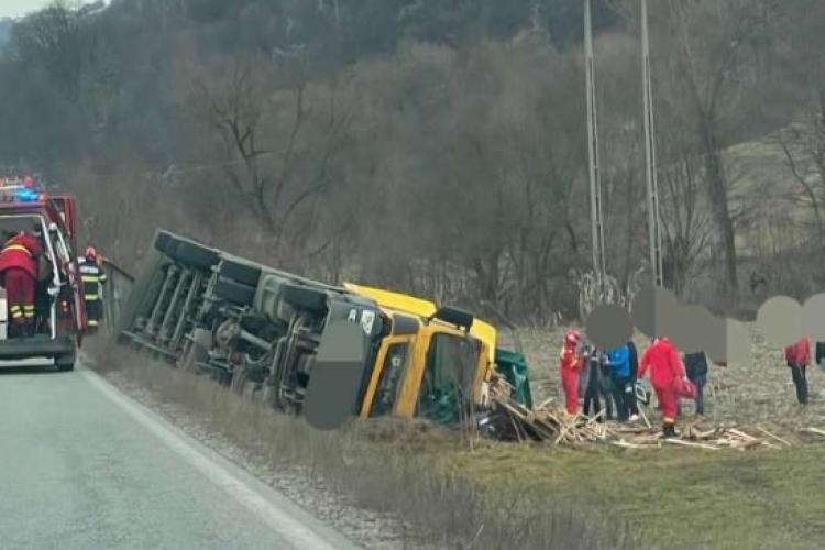 Accident devastator! O persoană decedată și două rănite, în urma coliziunii dintre un autoturism și un autocamion