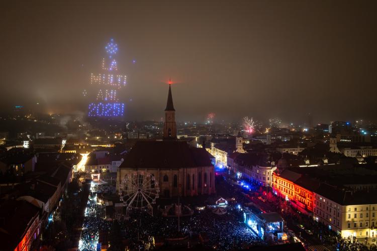 IMAGINI SPECTACULOASE cu show-ul de drone și lasere din Cluj-Napoca. Primul an în care au fost înlocuite artificiile VIDEO/FOTO