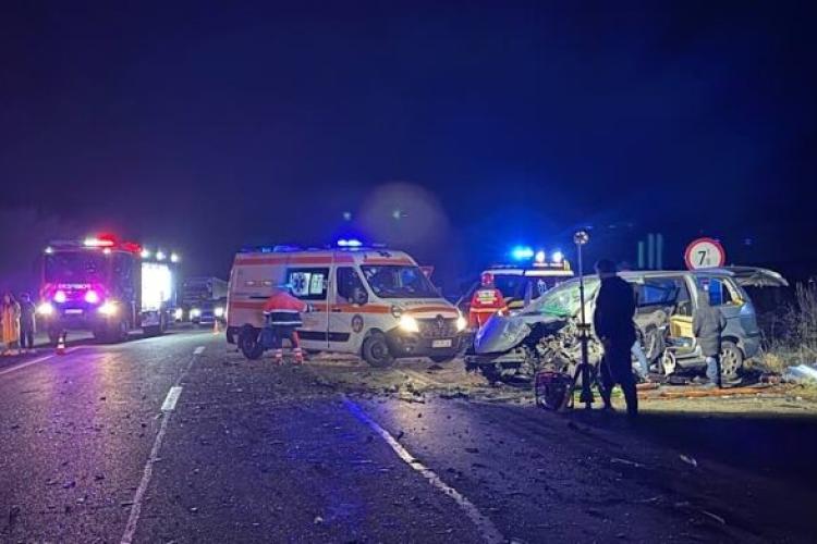 Prăpăd pe DN1 Cluj-Oradea în urma unui cumplit accident cu 4 mașini și un TIR . 5 persoane rănite VIDEO