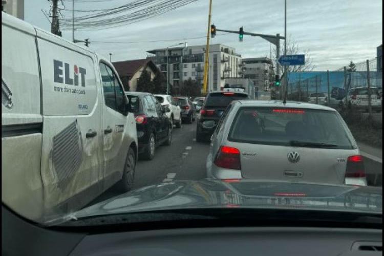 Haos în traficul din Cluj-Napoca! În prag de Sărbători, respectul între șoferi devine o amintire: „Vă doresc amenzi fericite”