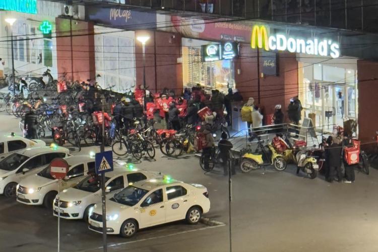 Înghesuială la McDonald's Cluj! Sătui de sarmale, clujenii revin la fast food: „Ăștia au făcut Revelionul la restaurante de fițe” -FOTO/VIDEO