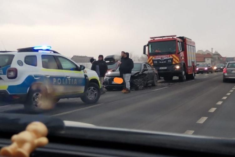 VIDEO CLUJ: Accident AUDI versus AUDI. Un tânăr de 18 ani a cauzat coliziunea. 