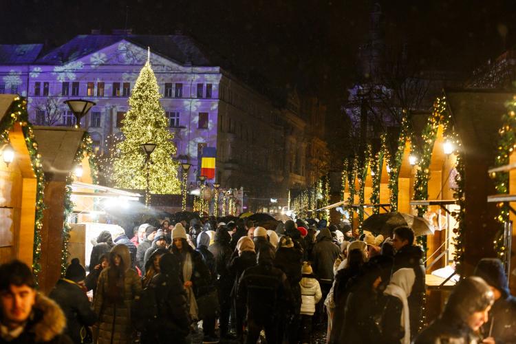 Pericol în Piața Unirii din Cluj! Un sportiv era să se accidenteze grav din cauza pavajului: „Noroc că nu mi-am rupt mâna, altfel v-aș fi dat în judecată” 