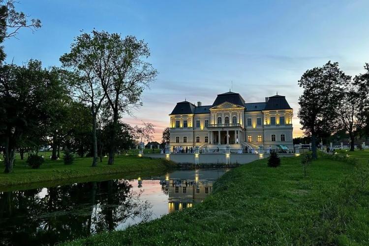 Cât costă intrarea la Castelul Banffy din Răscruci! Câți bani trebuie să scoată din buzunare cei care vor să închirieze superba atracție turistică din Cluj