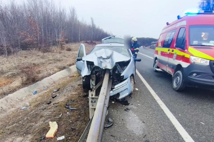 Cluj: Cum s-a petrecut accidentul de pe centura Vâlcele-Apahida în care o mașină a intrat în parapetul metalic. Greșeala făcută de tânăra șoferiță - FOTO